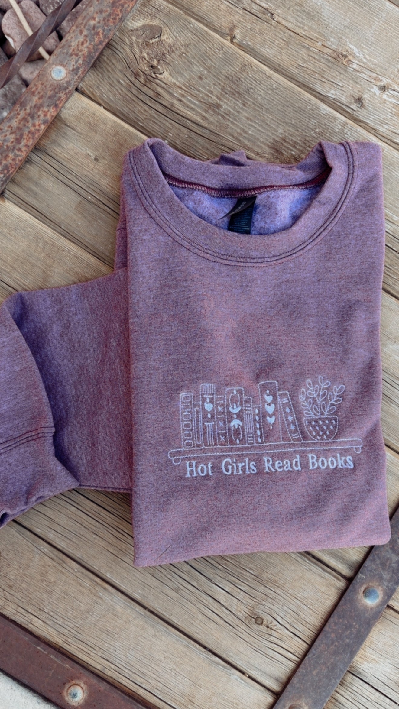 EMBROIDERED "hot girls read books" crew