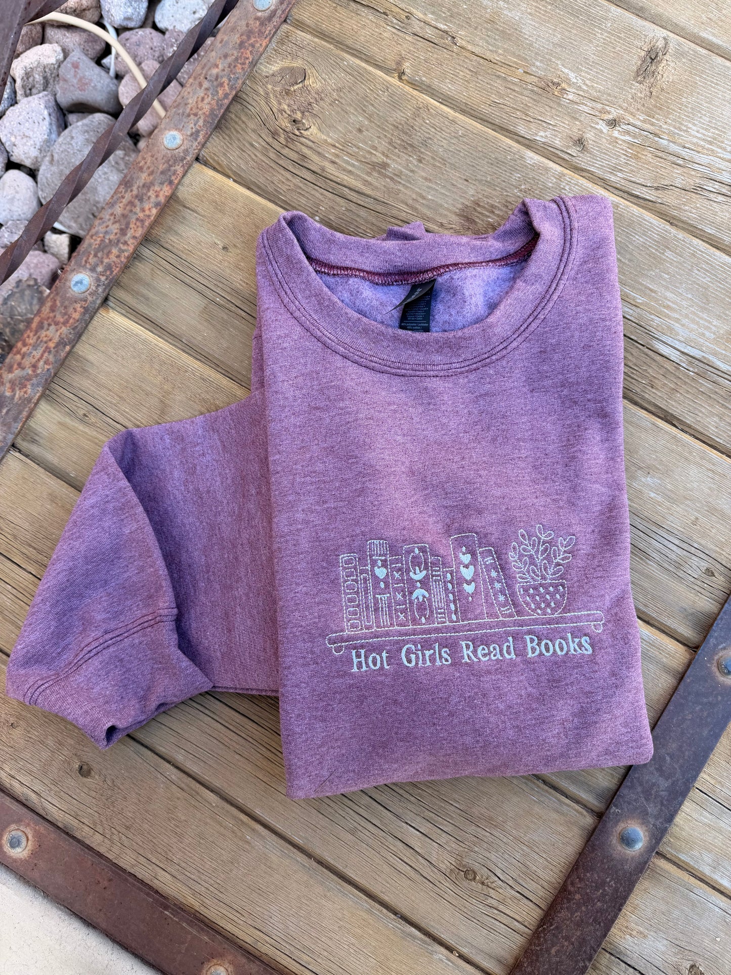 EMBROIDERED "hot girls read books" crew